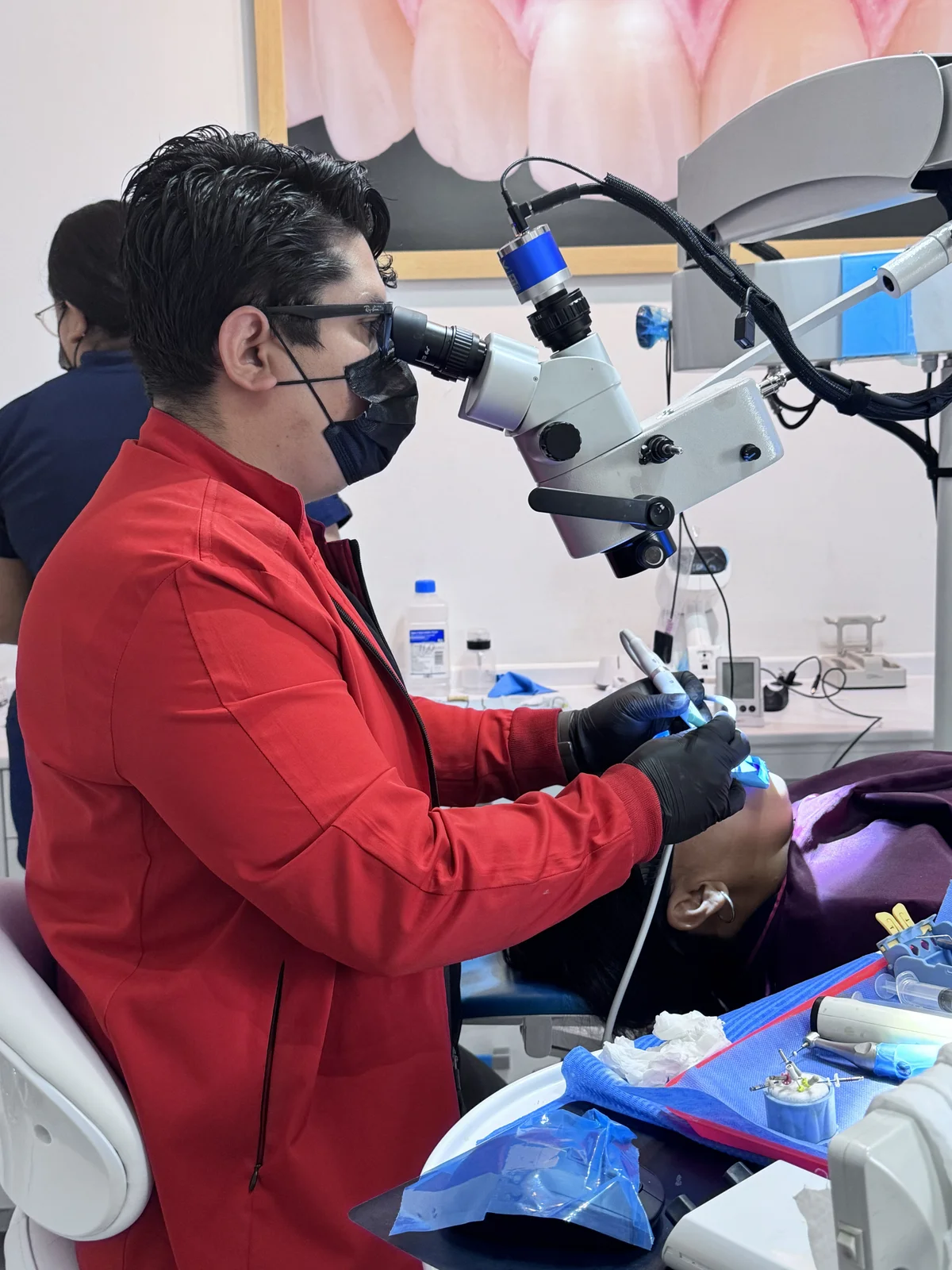 Dr. David Calderon Uriostegui en consulta